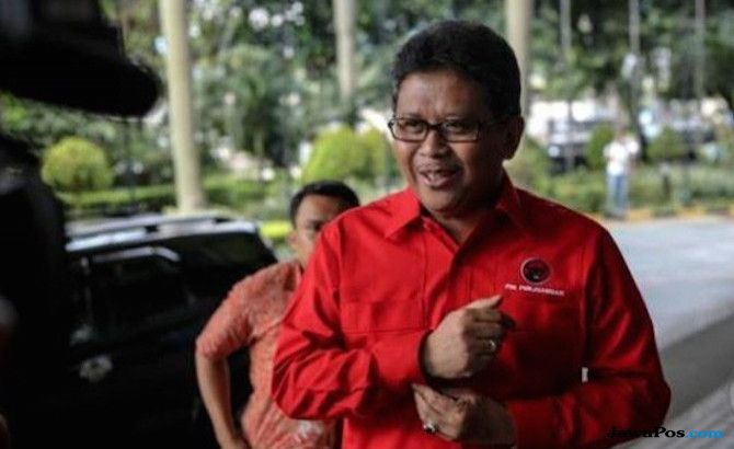 Sekretaris Jenderal PDIP, Hasto Kristiyanto. Hasto memastikan tak ada deal-deal tertentu dengan kehadiran Yusril sebagai Pengacara Jokowi-Ma - Image
