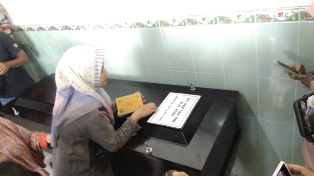 Jenazah sopir taksi online - Image