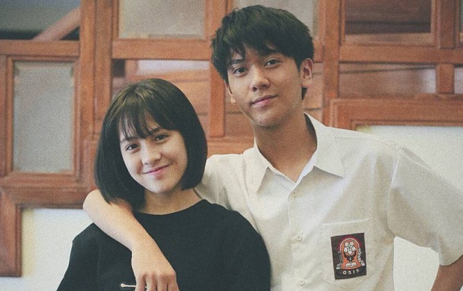 Adhisty Zara memerankan Disa dan Iqbaal Ramadhan berperan sebagai Dilan - Image