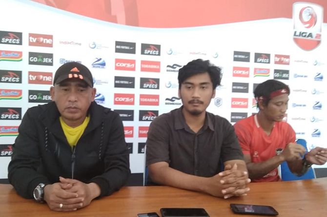 Madura FC tak bisa menahan kecewa harus gagal menembus semifinal Liga 2 2018. - Image