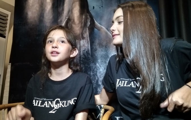 Amanda Rawles dan Gabriella Quinlyn menceritakan pengalamannya syuting film Jailangkung 2, Kamis (19/4). - Image