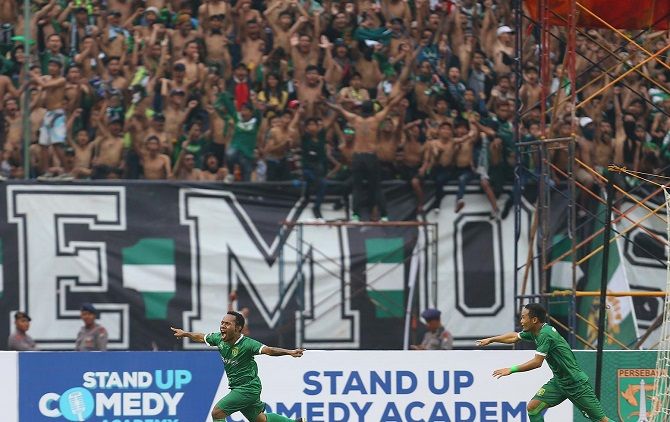 Bonek diminta untuk tetap di Surabaya dan cukup memberikan doa untuk kemenangan Persebaya. - Image