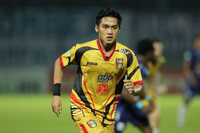 Septian David Maulana kecewa tak bisa membela Mitra Kukar dalam sebuah laga krusial. - Image