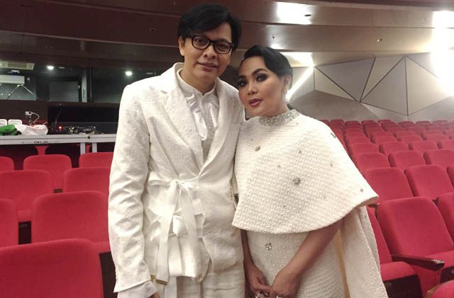 Armand Maulana dan Dewi Gita merayakan 25 tahun bersama dengan menggelar konser tepat pada hari jadi mereka, yakni 11 Januari. - Image