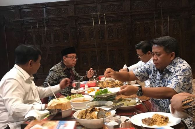 PKS dan PAN menggelar pertemuan tertutup, mematangkan koalisi menghadapi Pemilu 2019, Sabtu (14/7) siang. - Image
