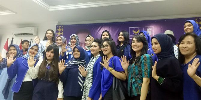 Badan Pemenangan Pemilu (Bapilu) Partai NasDem Jawa Timur menggelar perkenalan atau taaruf dengan seluruh bakal calon legislatif (Bacaleg) untuk DPR RI. - Image