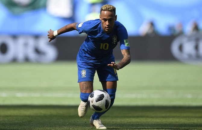 Neymar kini berada di urutan ketiga daftar top skor sepanjang masa Brasil. - Image