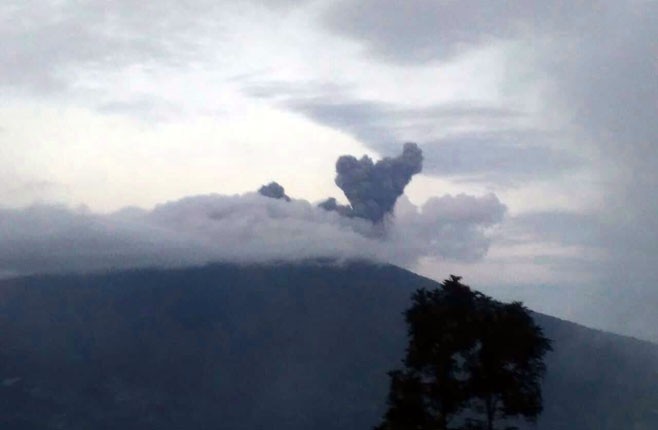 Kondisi gunung Merapi yang terpantau erupsi - Image