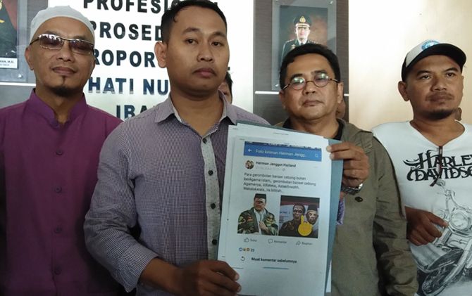 Kelompok Masyarakat Cinta Indonesia (MCI) melaporkan akun penyebar ujaran kebencian ke Polres Malang Kota, Sabtu (3/11). - Image