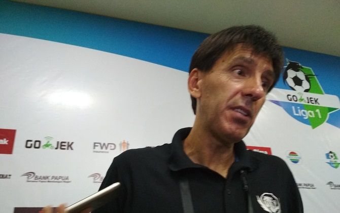 Milan Petrovic berharap skuad Arema FC mampu mencetak gol lebih dulu untuk meningkatkan mental bertanding mereka. - Image