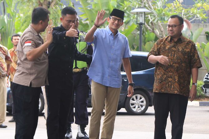 Bakal cawapres Sandiaga Uno saat datang ke Kantor KPK untuk menyerahkan LHKPN-nya. Sandi yang kini sudah tak menjabat sebagi wagub DKI mulai aktif melakukan - Image