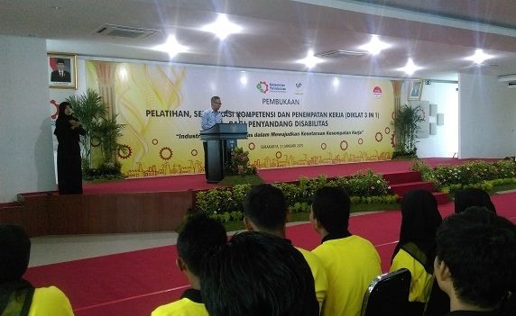 DIKLAT DISABILITAS: Menteri Sosial Agus Gumiwang Kartasasmita memberikan sambutan saat pembukaan Diklat Disabilitas, Kamis (31/1). - Image