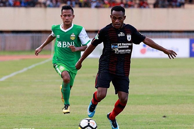 Persipura alami kekalahan kandang perdana saat jamu juara bertahan Bhayangkara FC. - Image
