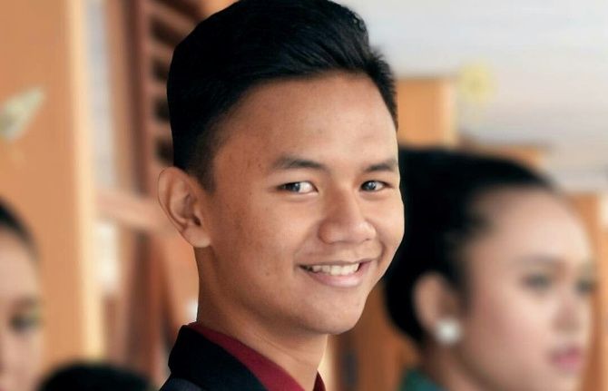 Muhammad Farid Husein, pemuda asal Ponorogo yang mendesain medali untuk Olimpiade Remaja 2018 - Image