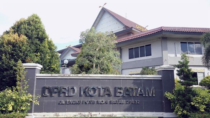 ILUSTRASI: Diduga kedua staf DPRD Kota Batam melakukan tindakan asusila bersama anggota DPRD Kampar, yang merupakan tamu Wakil Ketua I DPRD Kota Batam, Zainal Abidin pada Senin (23/7) lalu. - Image