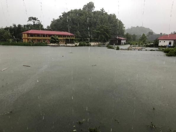 Hujan deras terus mengguyur sebagian besar daerah di Sulawesi Selatan (Sulsel) dalam dua hari terakhir mengakibatkan banjir - Image