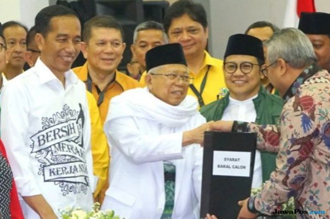 Di tengah tahapan pencalonan dalam Pilpres, petahana Joko Widodo (Jokowi) terpaksa mengurusi perombakan kabinet gara-gara Idrus Marham mundur dari jabatan Mensos. Idrus tersangkut kasus dugaan korupsi suap PLTU Riau-1. - Image