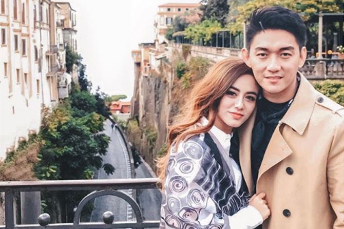 Ifan bersama istrinya, Dylan Sahara saat di Italia. Kini, Dylan dikabarkan hilang saat tsunami melanda Tanjung Lesung, Banten - Image