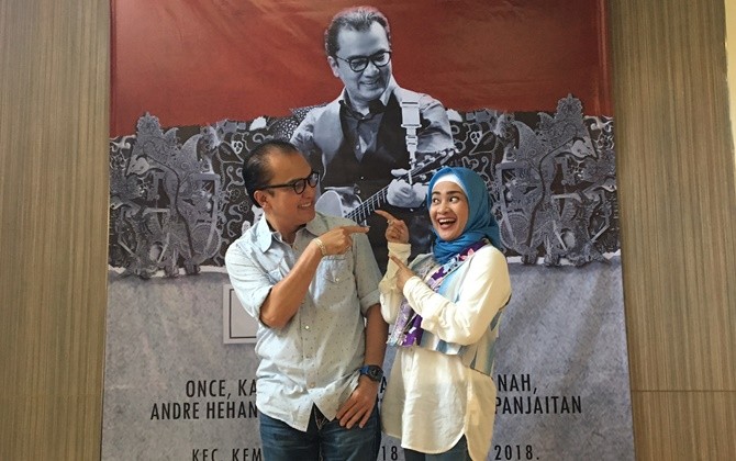 Ikke Nurjanah dan Tantowi Yahya di Kemang, Jakarta Selatan, Minggu (18/2). - Image