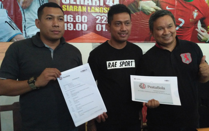 Wakil NOD, Arif Anton Sujarwo (tengah) dalam konferensi pers bersama awak media di Surabaya - Image