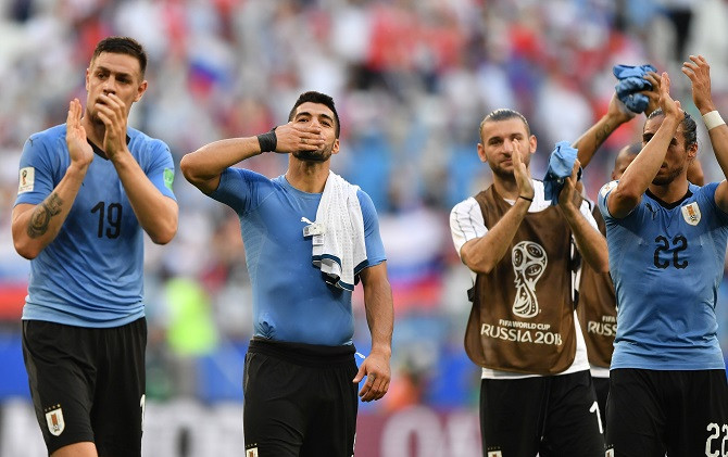 Uruguay lolos ke babak 16 besar untuk menghadapi tantangan Portugal. - Image