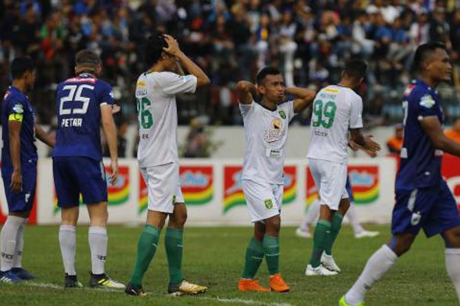 Persebaya belum beranjak ke papan tengah usai kalah dari PSIS - Image
