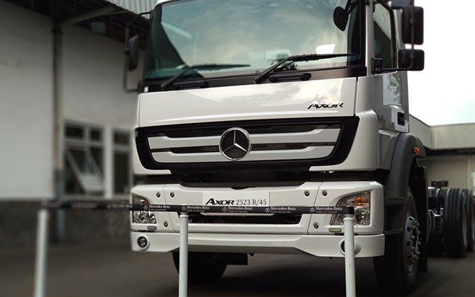 Axor 2523 R Truck Baru Besutan Mercedes-Benz - Image