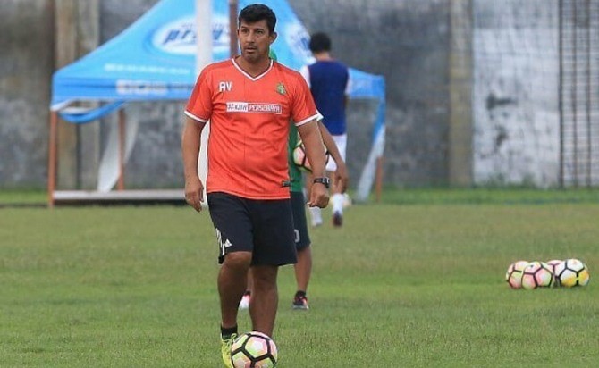 Angel Alfredo Vera masih percaya Irfan Jaya akan menemukan permainan terbaiknya - Image