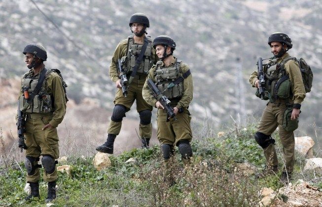 Yousef Abu Dahouk, ayah empat anak berusia 37 tahun, mengatakan kepada Al Jazeera bahwa pasukan Israel memasuki desa. Pasukan Israel mencoba memasuki sekolah tetapi para aktivis mencegah mereka - Image