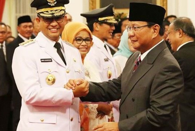 Gubernur DKI Jakarta, Anies Baswedan bersama Ketua Umum Gerindra, Prabowo Subianto - Image