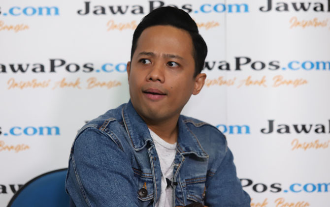 Komika Acho berperan sebagai Bodyguard Syahrini dalam film terbarunya. - Image