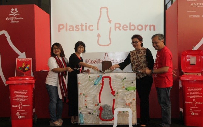 Peluncuran progran Plastic Reborn oleh Coca-Cola - Image