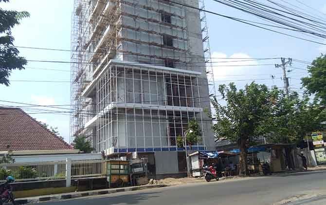 Lokasi proyek tampak sepi dari aktivitas pembangunan, Kamis (1/11). - Image