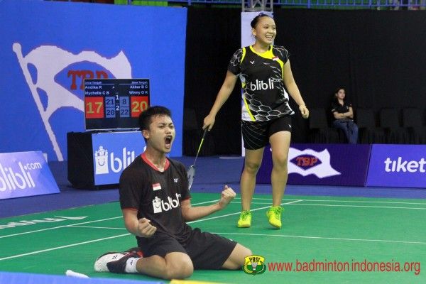 Akbar Bintang Cahyono/Winny Oktavina Kandow meraih gelar juara di Hyderabad Terbuka 2018 - Image