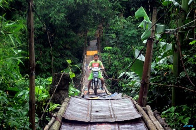 Jembatan Wiratman Karkasa yang menghubungkan Kelurahan Srengseng Sawah dengan Kelurahan Pasir Gunung Selatan, Depok, Jawa Barat. - Image
