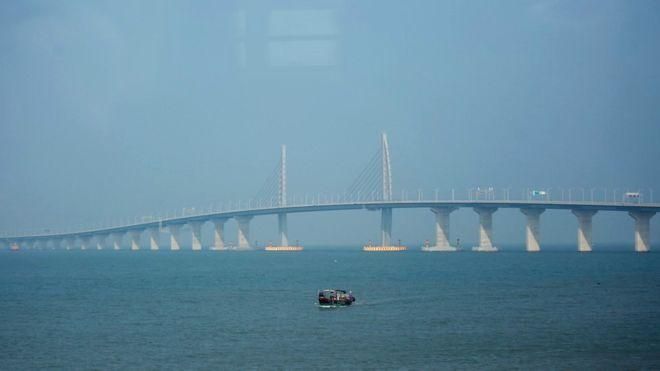 Jembatan laut terpanjang di dunia, yang menghubungkan Hongkong, Macau, dan daratan Tiongkok akan dibuka untuk lalu lintas pada 24 Oktober 2018 - Image