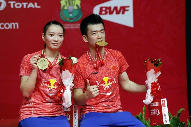 Ganda campuran Tiongkok Zheng Siwei/Huang Yaqiong melesat ke babak final Kejuaraan Dunia 2018. Mereka akan menghadapi kompatriot mereka Wang Yilyu/Huang Dongping di partai pamungkas. - Image
