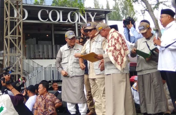 Prabowo saat menghadiri acara deklarasi relawan Komando Ulama Pemenangan Prabowo-Sandi (Koppasandi) di Kuningan, Jakarta, Minggu (4/11). Acara itu pun dihadiri oleh sejumlah ulama di seluruh Indonesia. - Image