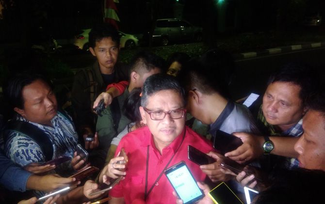 Sekjen PDI-P Hasto Kristiyanto saat diwawancara awak media beberapa waktu lalu - Image