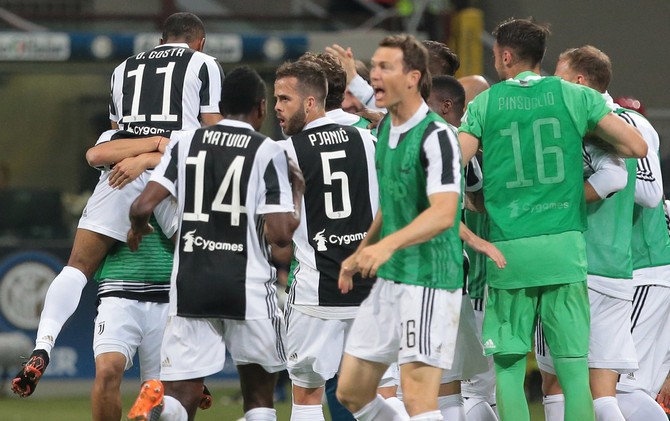 Juventus memastikan kemenangan tipis atas Inter Milan melalui dua gol pada menit-menit akhir laga. - Image