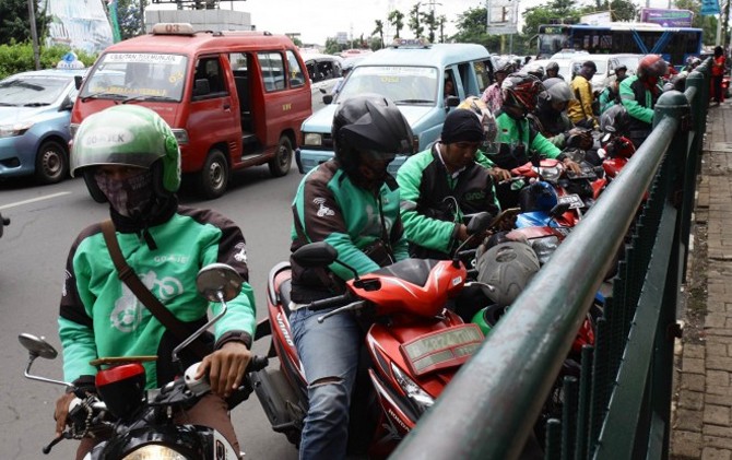 Driver Gojek mendapat serangan hoax soal makanan yang dikabarkan diberi racun. Padahal, informasi itu hoax - Image