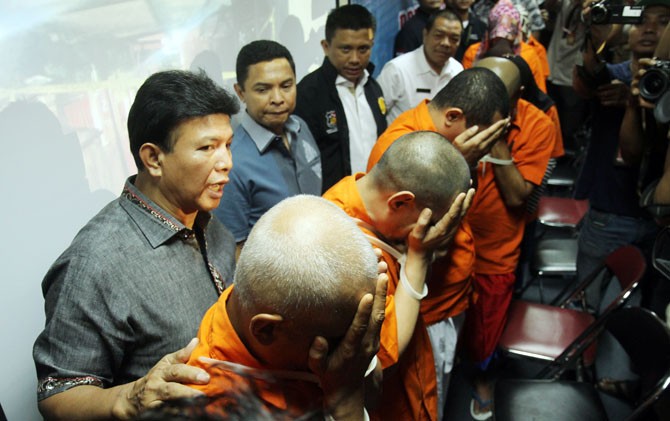 Kabareskrim Komjen Ari Dono (kiri) ketika konfrensi pers salah satu kasu yang ditangani jajarannya, beberapa waktu lalu. - Image