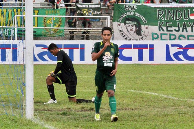 Persebaya harus berjuang keras untuk bisa memenangkan laga melawan PSKT Sumbawa Barat. - Image