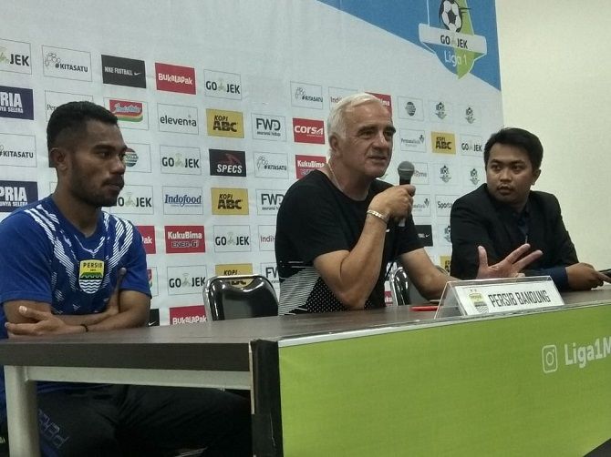 Mario Gomez bangga dengan perjuangan skuad Persib di laga melawan Persija. - Image