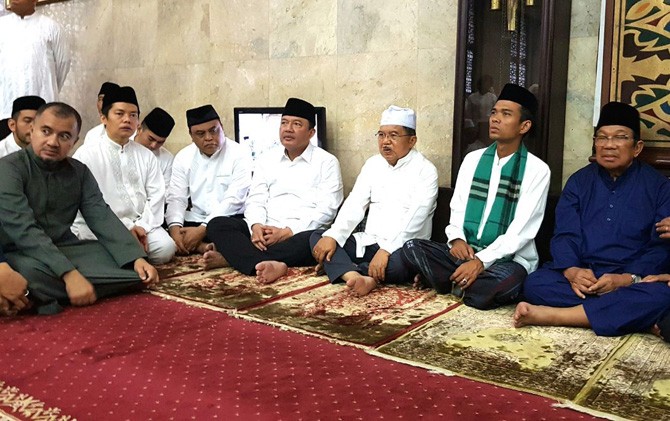 Ustad Abdul Somad bersama Wakil Presiden Jusuf Kalla di Masjid Sunda Kelapa - Image