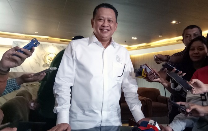 Ketua DPR, Bambang Soesatyo mendesak para penyedia jasa transportasi online memperhatikan aspek keamanan penumpangnya. Ini tak lepas dari maraknya kejahatan yang dilakukan si driver - Image