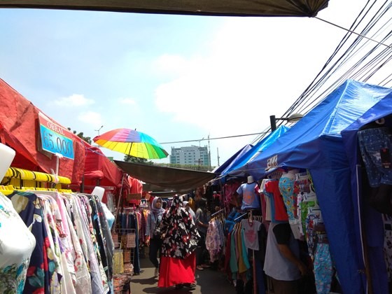 PKL Tanah Abang memenuhi Jalan Jatibaru - Image