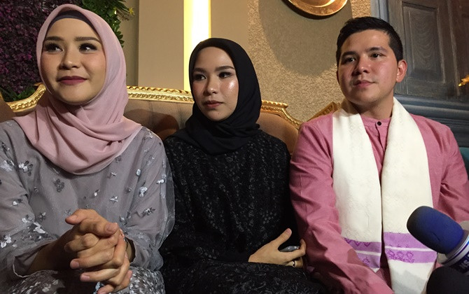 Zaskia Adya Mecca, Tania Ray Mina, dan Muhammad Haykal Kamil saat peluncuran ZMNow.id di Jakarta, Kamis (31/55). - Image