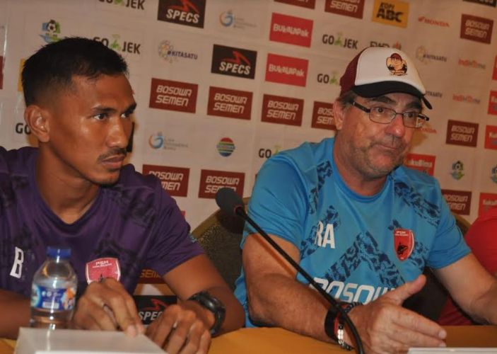 Pelatih Robert Rene Alberts menegaskan timnya punya modal bagus menghadapi Sriwijaya FC - Image