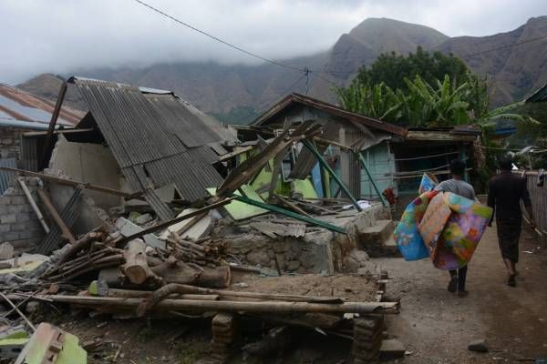 Bencana gempa yang melanda Lombok menyisakan persoalan pelik. Ya, selepas diguncang gempa, masyarakat di sana kini mengalami kemiskinan. - Image